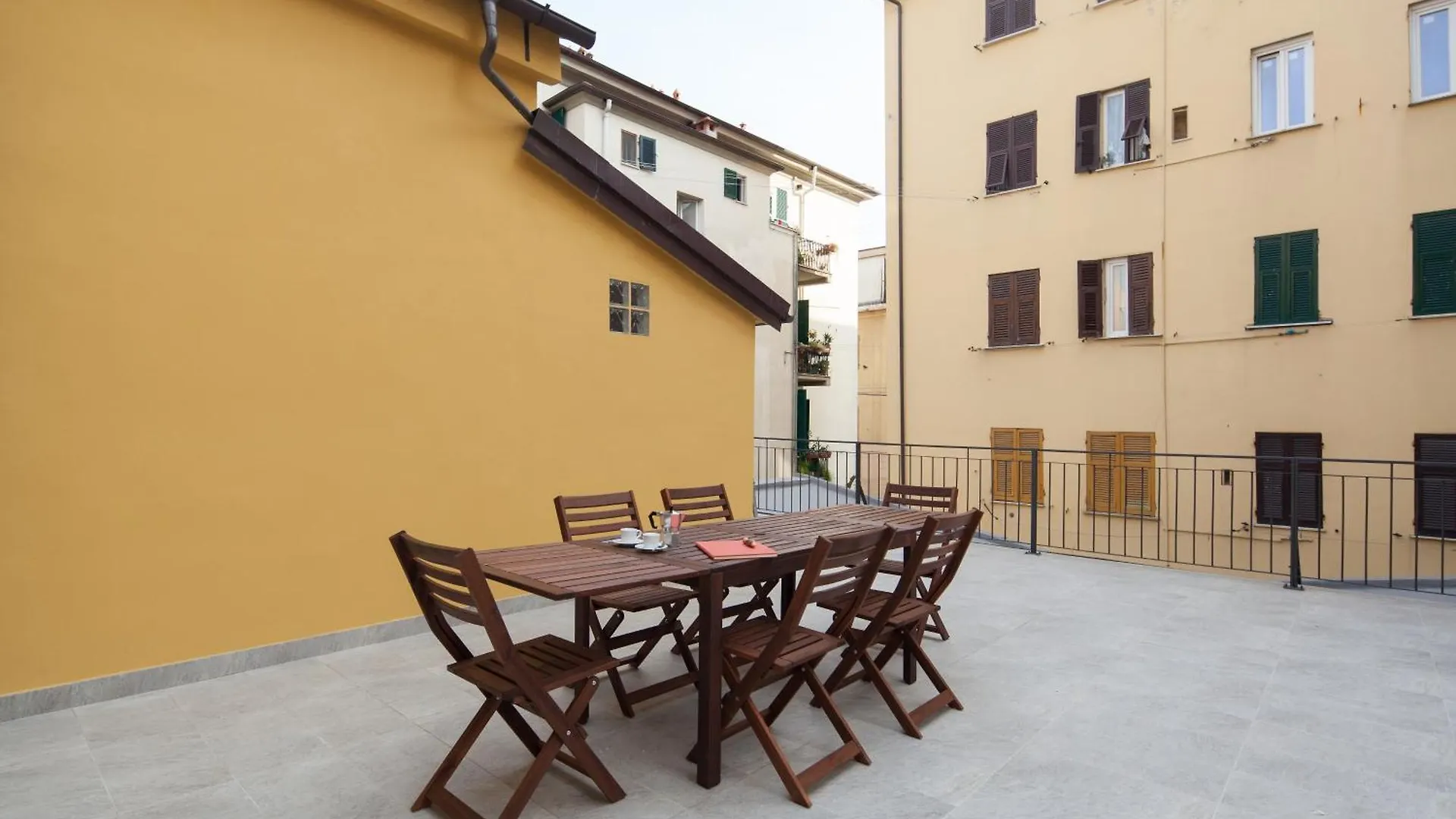 La Spezia City Center Apartment: Modern Rooftop Terrace near Cinque Terre Station 0*, La Spezia Italy