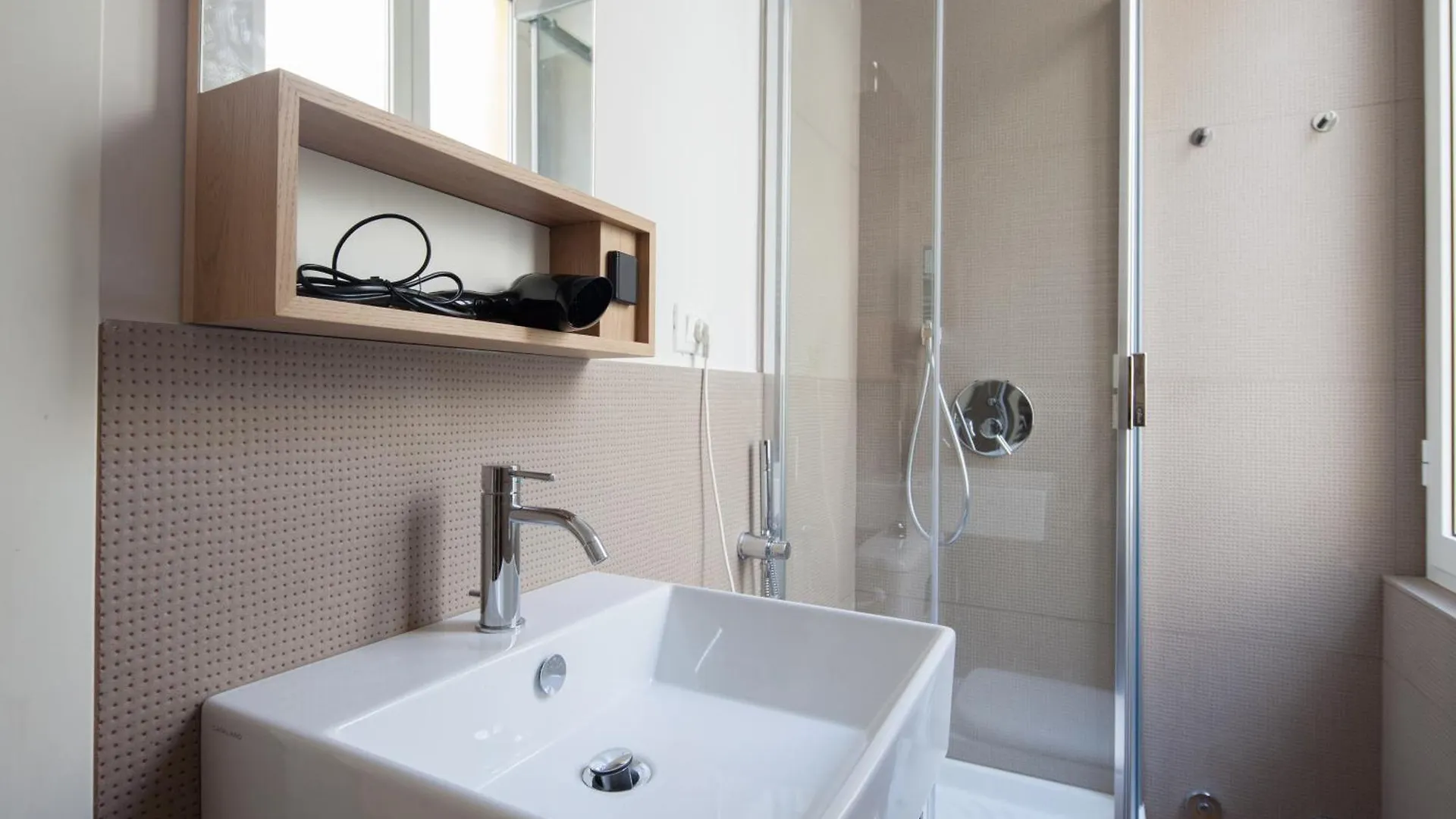 La Spezia City Center Apartment: Modern Rooftop Terrace near Cinque Terre Station